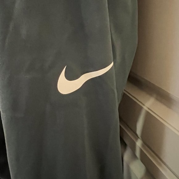 NWOT Nike Women's Golf Full Zip/Hooded Jacket Slate Gray Size M - Picture 3 of 9